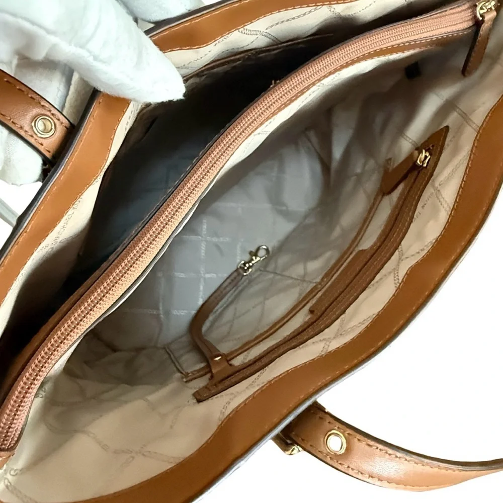 Michael Kors Voyager East West Tote Bag! EUC!! - Picture 10 of 15